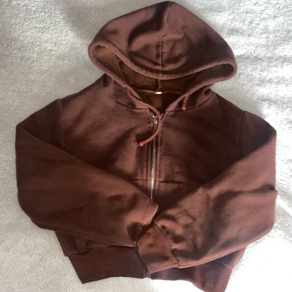 Zip Up Drawstring
Hooded Sweatshirt
Chocolate Brown